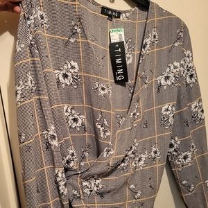 Cute Wrap Blouse!! Size Large!